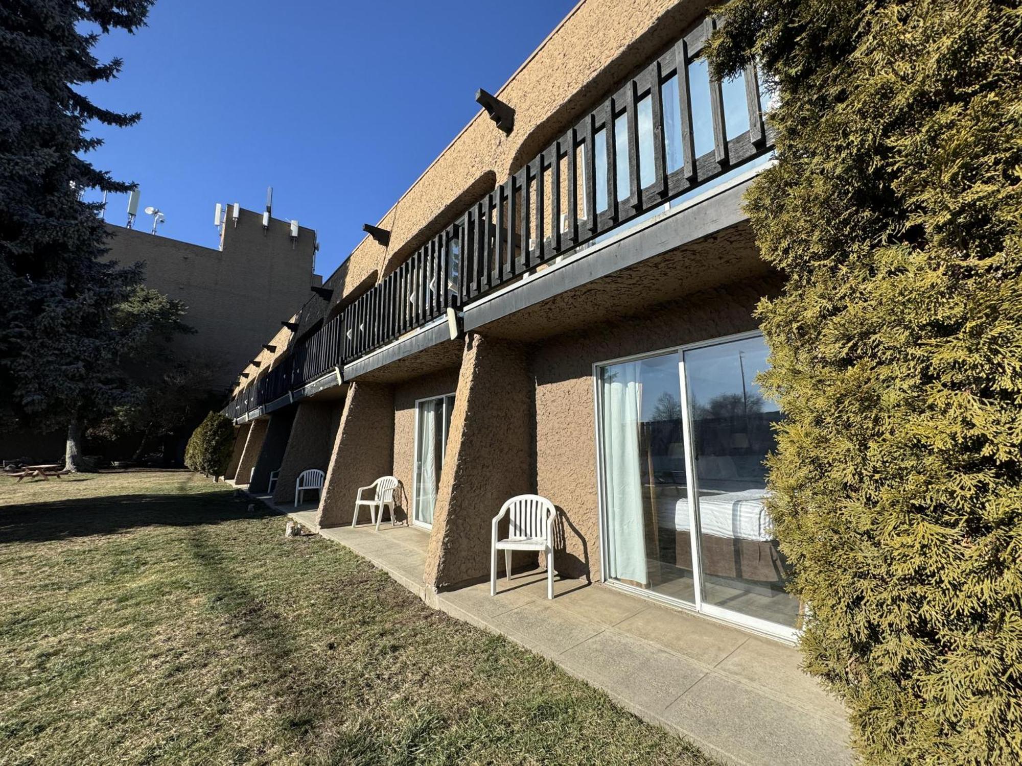 Divya Sutra Plaza And Conference Centre, Vernon, Bc Exterior foto
