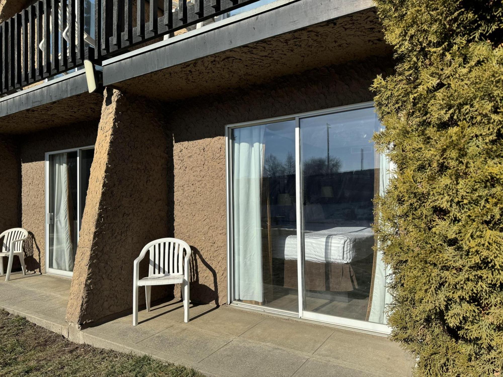 Divya Sutra Plaza And Conference Centre, Vernon, Bc Exterior foto